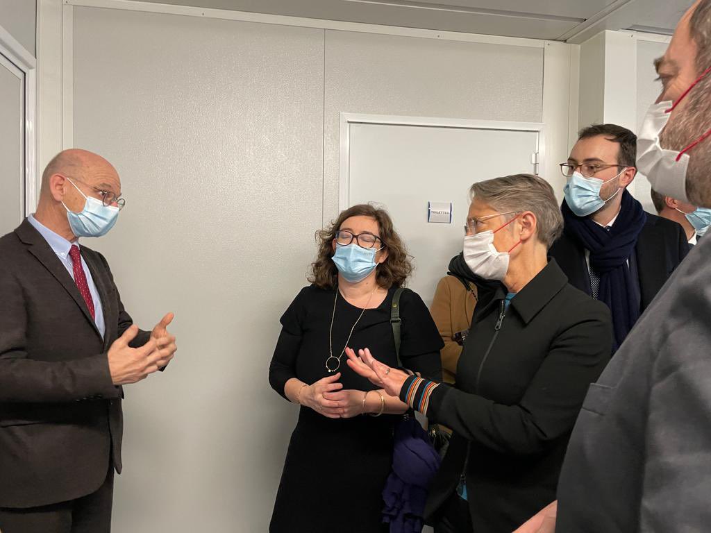CH_Argenteuil's tweet photo. #VisiteOfficielle | Visite de la 1️⃣ Ministre @Elisabeth_Borne et du Ministre de la Santé @FrcsBraun, aux côtés de @ARS_IDF, à la rencontre du personnel soignant des Urgences du @CH_Argenteuil, mobilisés en ce réveillon #2023.

@VilleArgenteuil https://t.co/UUqBDDBUD6