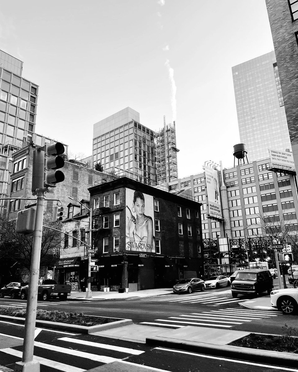 OlympeMusic's tweet photo. Dernières heures de 2022 à New York. 2023 débutera en musique a 00h01 avec ma chanson HATERS sur toutes les plateformes. Bon réveillon ! 🤍🗽✨ https://t.co/oI8ZWjqMxe