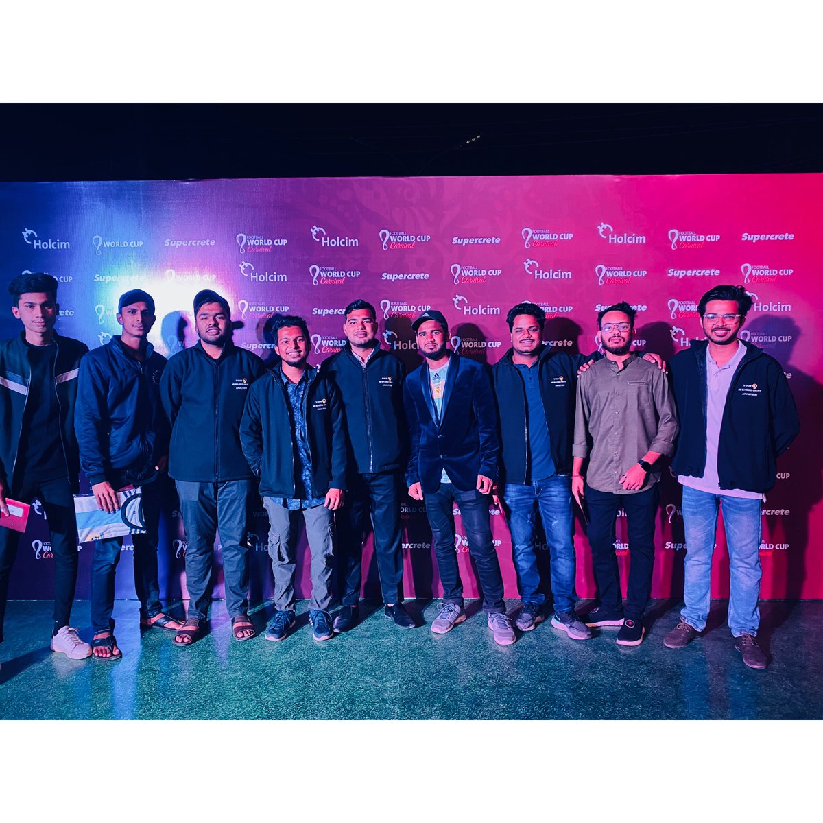 RoySampad1's tweet photo. This day #2k22 was a good time with senior brothers&amp;sisters🖤

#Supercrete_world_cup_Carnival 💙
Live with Minar Rahman🔥 https://t.co/f71v82Gyrv