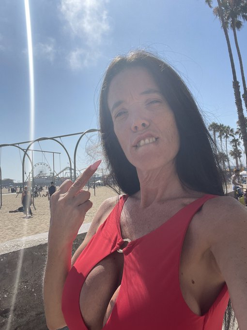 Happy New Year&hellip; Cali Style https://t.co/JAeybhcmL1<a href="/tag/happytittytuesday"class="tags"><span>#happytittytuesday</span></a>