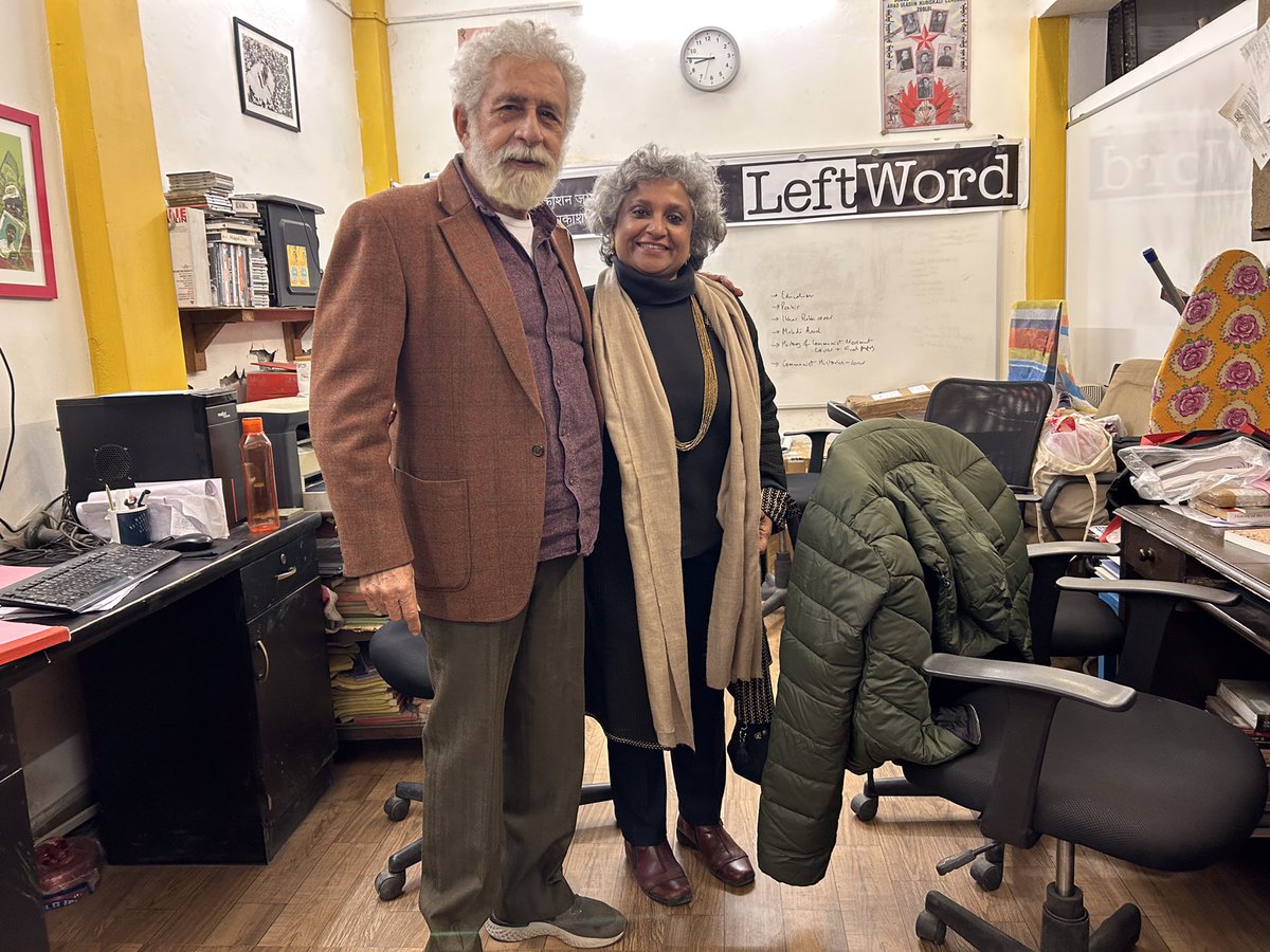 _ADeshpande's tweet photo. Met Naseeruddin Shah after 45 years! Om Puri &amp; he were @nsd_india classmates  of my aunt Jyoti (@AmrutaSubhash’s mum). The 3 were closest buddies, regulars at my parents’ place when we were kids. This evening Naseer and Ratna performed “Ismat Apa ke Naam” at #StudioSafdar. Abs 💎 https://t.co/pEXWQf5L6o