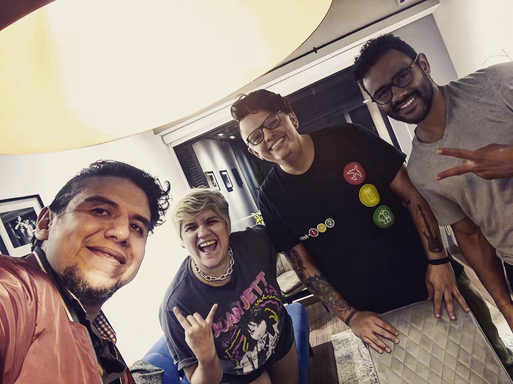 ⚡️💛🔜 2️⃣0️⃣2️⃣3️⃣

Ha sido un tiempo de pausa de las tarimas pero LMO como banda y familia sigue vigente.

¡¡Como propósito del 2023 queremos volver a estar con Uds en vivo!!

⚡️¡¡¡MUCHO AMOR Y ROCK PARA ESTE NUEVO AÑO!!!💛

#LMO #LosMalditosOficinistas