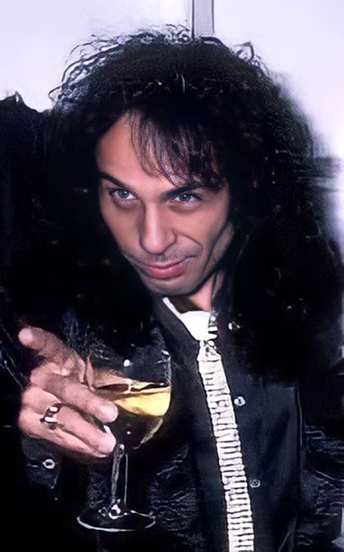 OfficialRJDio's tweet photo. Wishing you…. a very Happy New Year! 🤘🏼🥂 https://t.co/JmT3JIVGvy