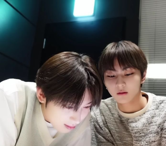 maimeefaen's tweet photo. @kentbangtan21 itabi niyo, SunWon na 'to
*/sinapak nina Hee at Jay

sana pi machoose🙇🏻‍♀️🙇🏻‍♀️
happy new year! https://t.co/c1H6uyLogZ