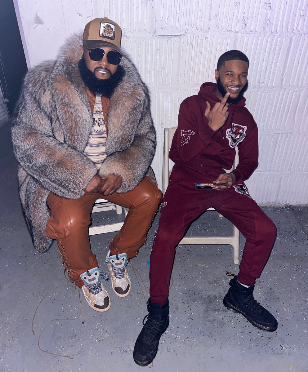 PleasureU Studios on Twitter: "Pre-NYE pop out!"