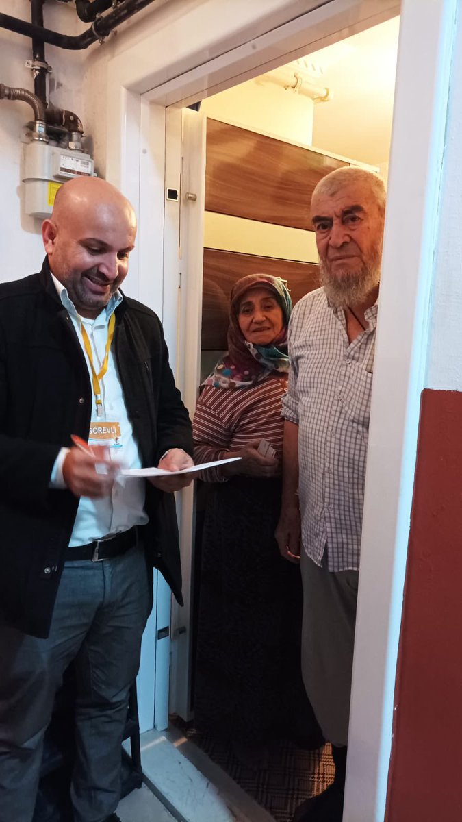 AKBahcelievler's tweet photo. 2023 yolunda, "BİRİZ" diyerek komşularımızı ziyaret etmeye devam ediyoruz.

Zafer Mahallemiz sahada. 

Bahçelievler'de girilmedik sokak, çalınmadık kapı, sıkılmadık el bırakmayacağız.

#2023YolundaBiriz
#BirlikİradeZafer https://t.co/sJyyj3Yg4o