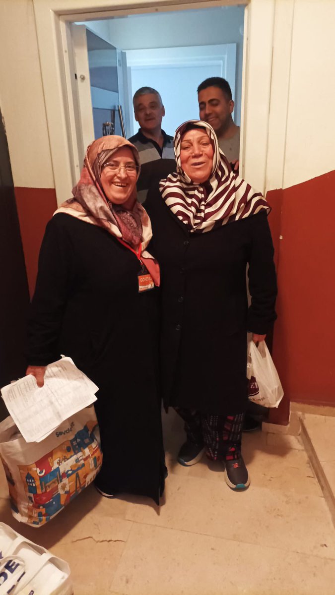 AKBahcelievler's tweet photo. 2023 yolunda, "BİRİZ" diyerek komşularımızı ziyaret etmeye devam ediyoruz.

Zafer Mahallemiz sahada. 

Bahçelievler'de girilmedik sokak, çalınmadık kapı, sıkılmadık el bırakmayacağız.

#2023YolundaBiriz
#BirlikİradeZafer https://t.co/sJyyj3Yg4o