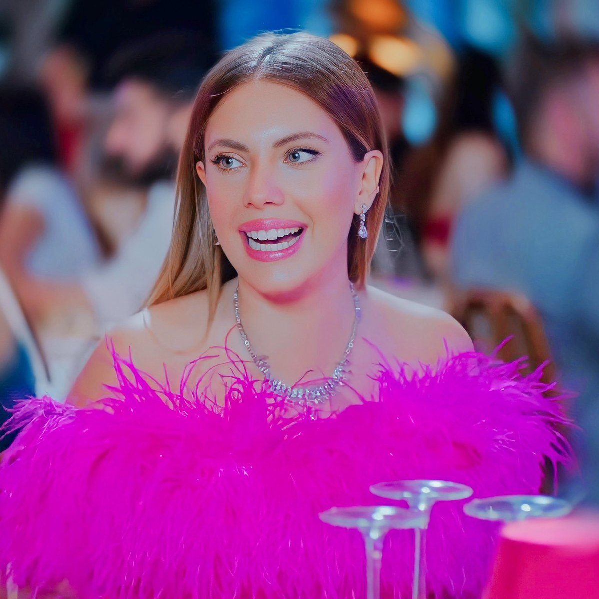 Lale21436808's tweet photo. İyi seneler herkese inşallah 2023 çok ama çok güzel geçsin kahkahalara dölü bir yıl olsun 🫶 #aslienver #edaece #yeniyıl2023 https://t.co/h3TrMqSqZm