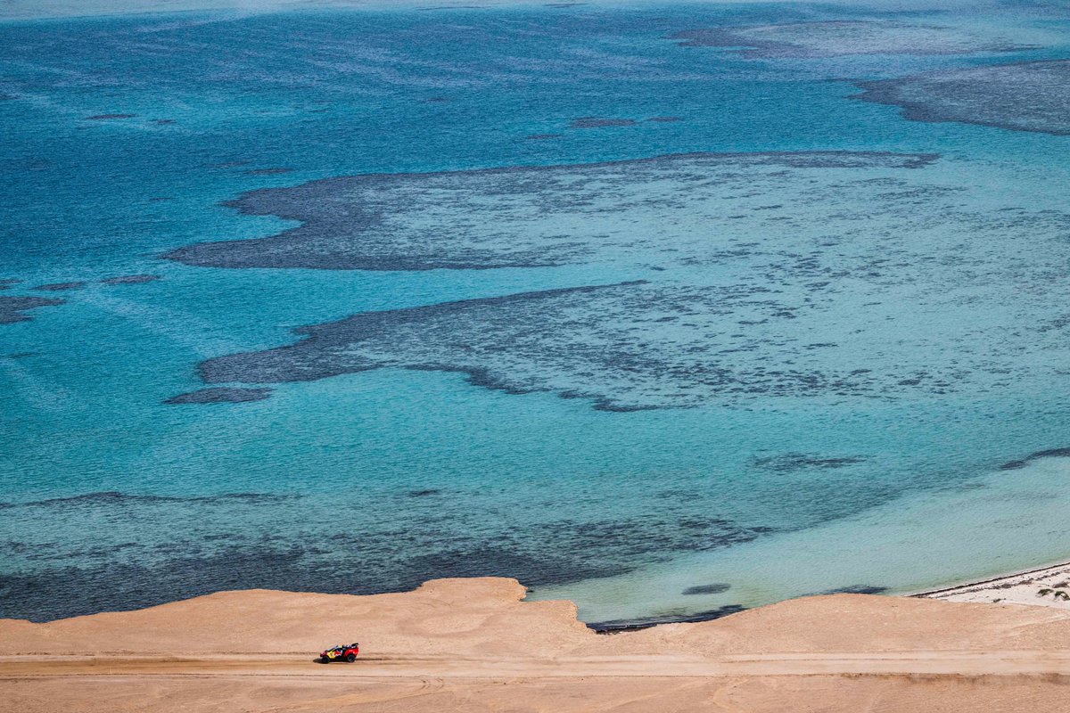 charlylopezph's tweet photo. Una vez más, me pasé el último día del año haciendo lo que más me gusta. Empieza un nuevo @dakar, con la prólogo a orillas del Mar Rojo. ¡Feliz Año a tod@s! https://t.co/9YHeAROpee