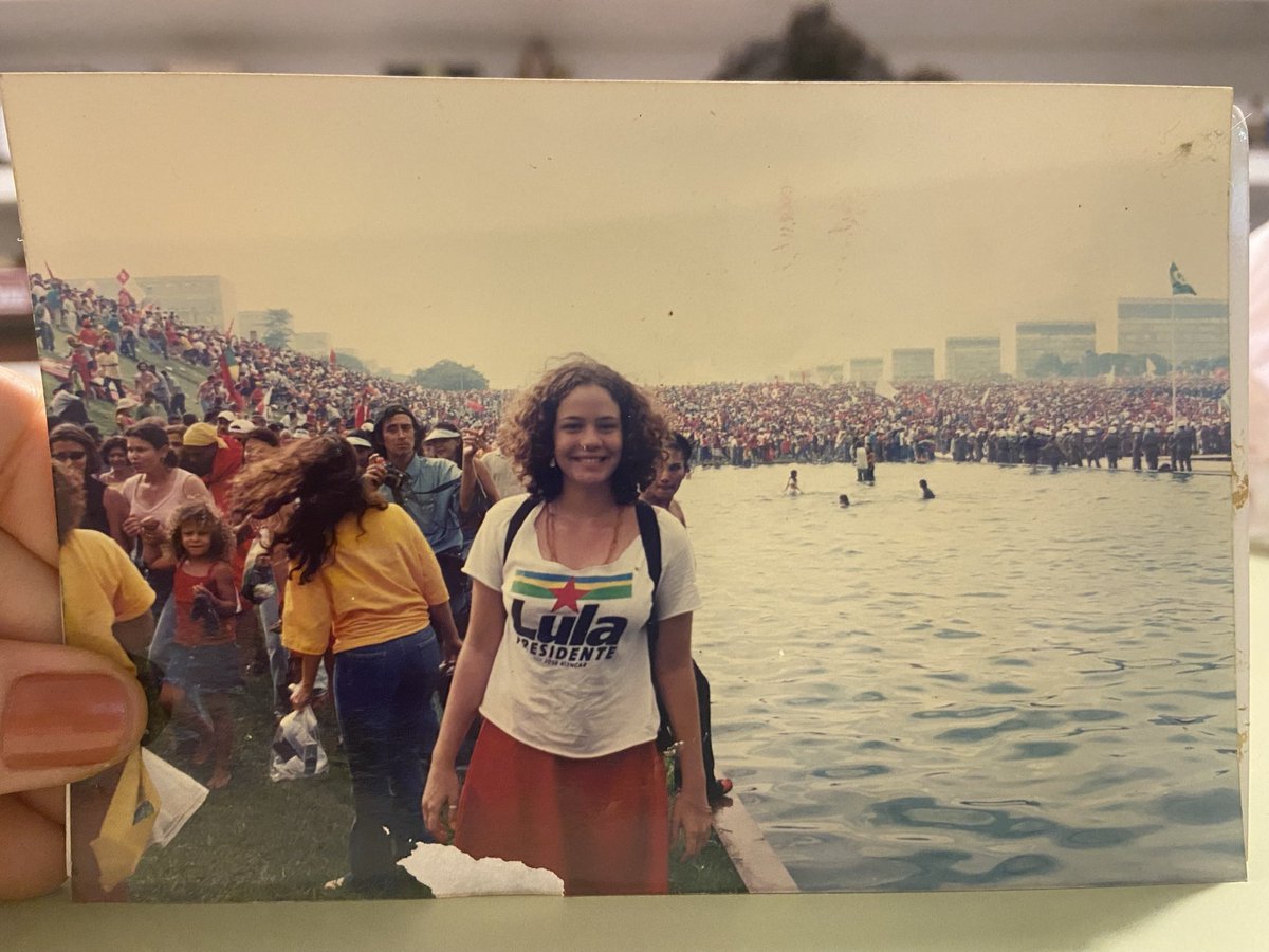 leandraleal's tweet photo. Cheguei em Brasília e recebi um presente incrível da @usebrusinhas 
Vou conseguir repetir minha foto com a família ❤️
Muito grata https://t.co/2z7RCJ00Mp