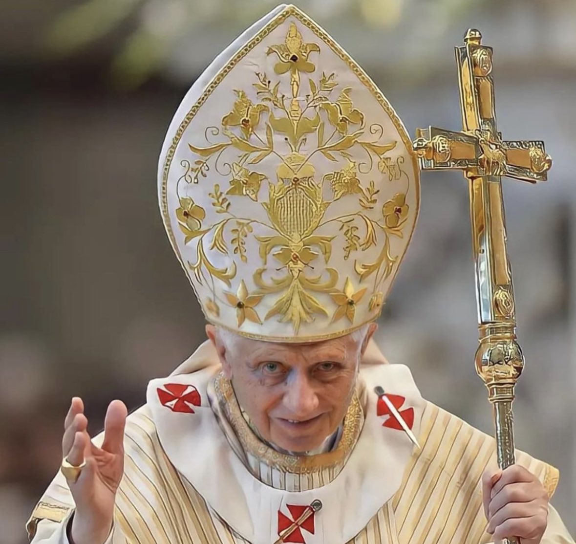 nakradeepak's tweet photo. Pope Benedict gone in 2022. This has been a crazy year. 2nd pope to resign from papacy ever in 2013. #RIP https://t.co/E6NK8p4D8p