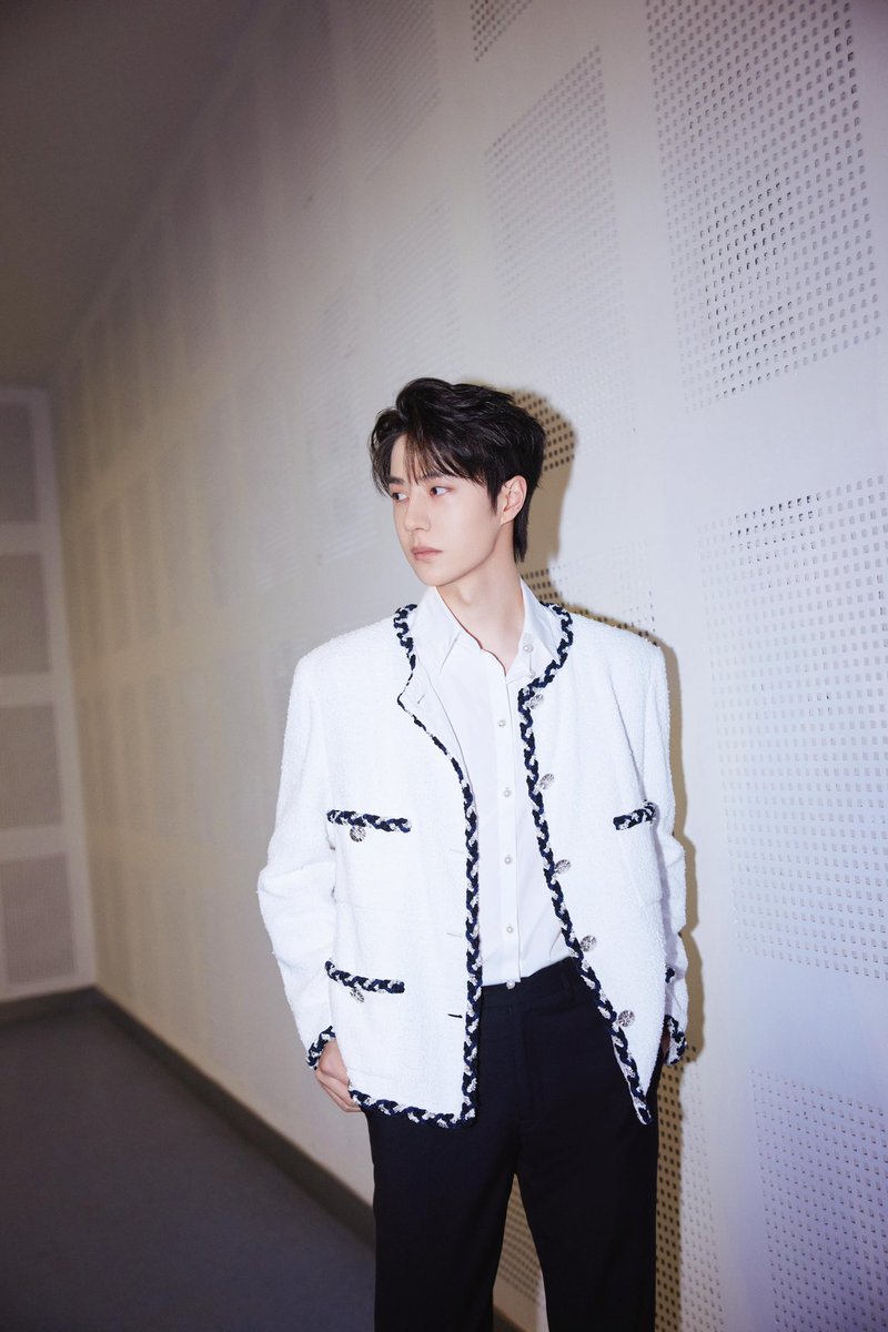 2amWangYibo's tweet photo. #WangYibo_NYEGala2023 #2023withYibo #WangYibo #WangYibo_LiketheSunshine 

Yibo in White #CHANEL https://t.co/wdofoxk2oO