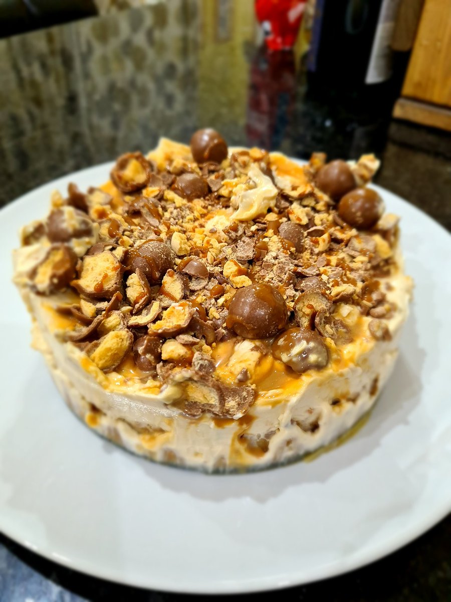 MariaBlackhurst's tweet photo. New Year's #cheesecake! https://t.co/AifzAw55tw