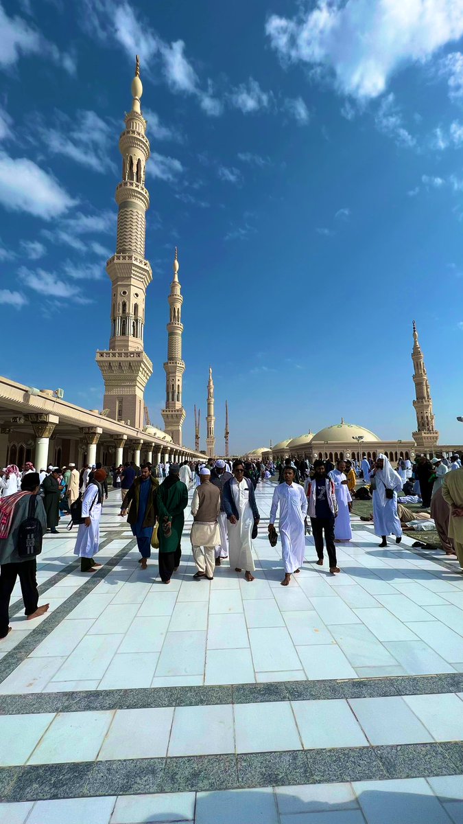 sibkaifee's tweet photo. Wishing everyone a happy and blessed 2023 as I start this year in prayer and pilgrimage - turning a new chapter in my life, beginning from Al-Masjid an-Nabawi. Grateful to Allah for granting me this opportunity I had long desired. In peace, at peace. #Madinah #Makkah https://t.co/a4D9Fs8oSl