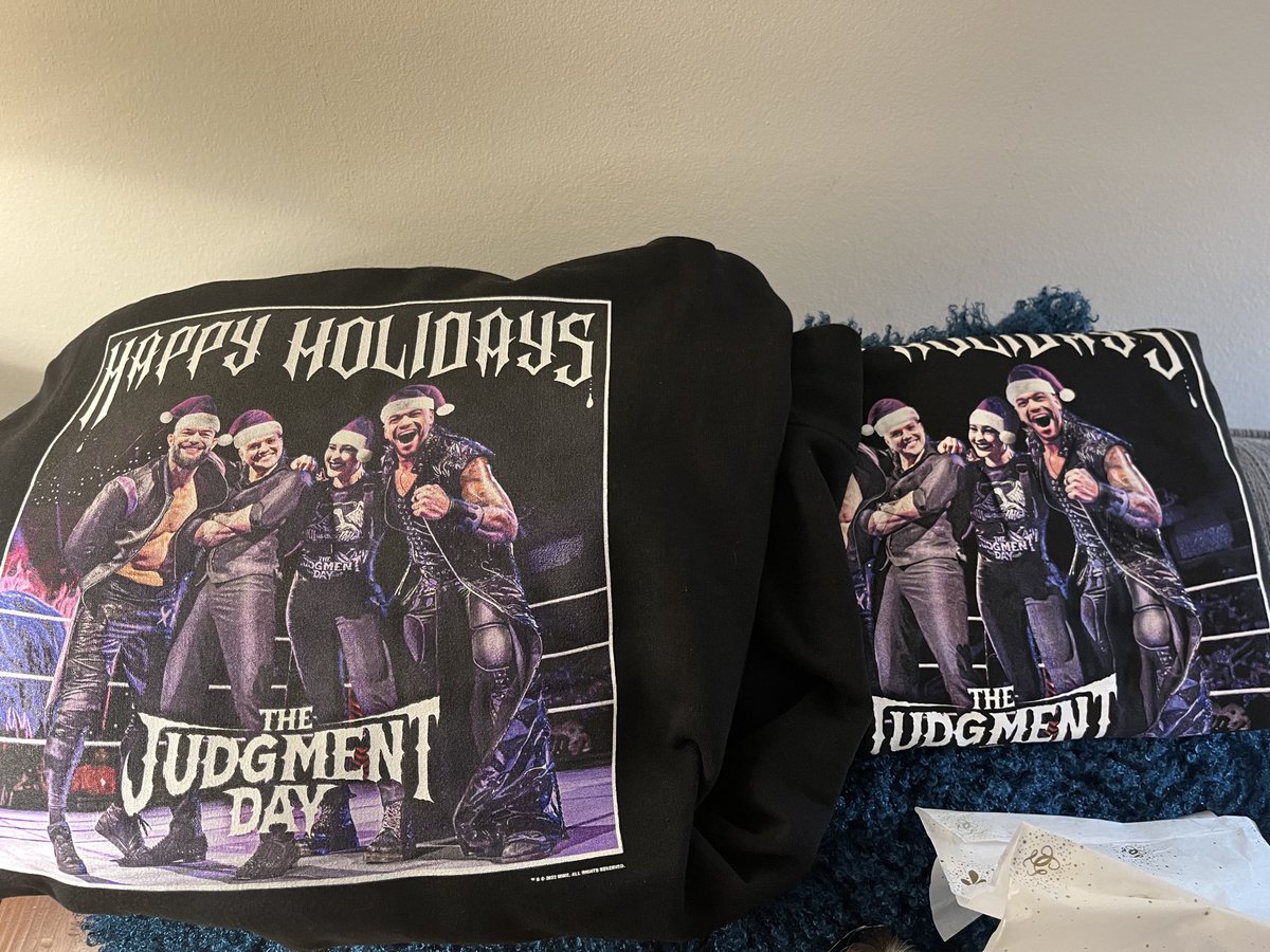 MsHope0621's tweet photo. My @ArcherOfInfamy tee’s arrived!!🙌🏾 Btwn those, my #TheJudgmentDay hoodie/tee, going to my 1st show since the pandemic, #RAWDC, AND gently squeezing the wrist/hand of my FAVORITE wrestler, #DamianPriest, I had a Merry #JudgmentDayChristmas! @RheaRipley_WWE ⚖️😈 https://t.co/5Xnr8nvnau