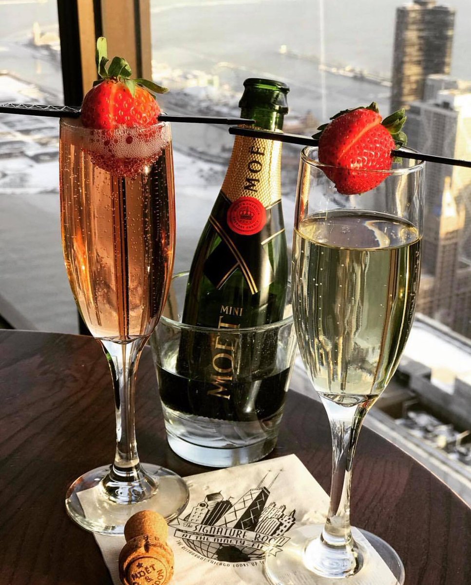 We wish you a safe and healthy New Year. We look forward to serving you again starting on January 4, 2023.

signatureroom.com

📷:@the_suzy_sunshine

#SignatureRoom #SignatureLounge #CelebrationEnvy #TallestBars #TallestRestaurants #Views #ElevationEnvy #Chicago #Bars