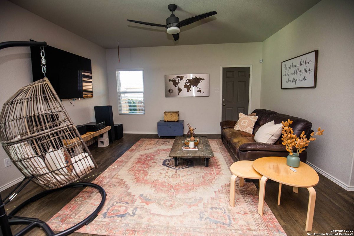 klause_krista's tweet photo. Stunning like new home! You won't want to miss out on this 4 bd/2 bath home that is move in ready and filled with custom touches! From the moment you step in the door you will feel the love that has made this house a home.

 https://t.co/cmb4Iow1v0 https://t.co/kZwgmw1b7V