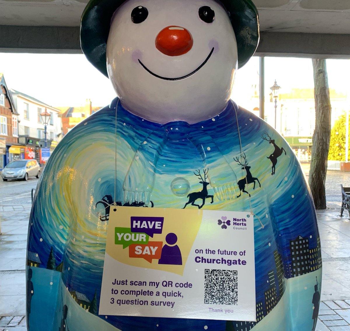 Hold on to that festive feeling by completing The Snowman™ trail in #Hitchin ☃️ Each one has a unique design, including one by local artist <a href="/sarahgraham_art/">Sarah Graham</a> 🎨 Don't forget to complete our Churchgate survey when you reach snowman number 11 🤭  #NorthHerts