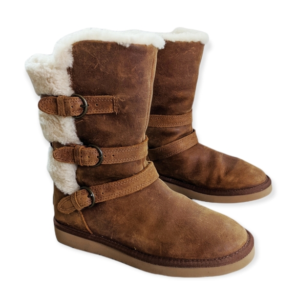 firstlady1026's tweet photo. So good I had to share! Check out all the items I'm loving on @Poshmarkapp #poshmark #fashion #style #shopmycloset #vintage #ugg: https://t.co/dVWne5vk81 https://t.co/jkrJYPvKj1