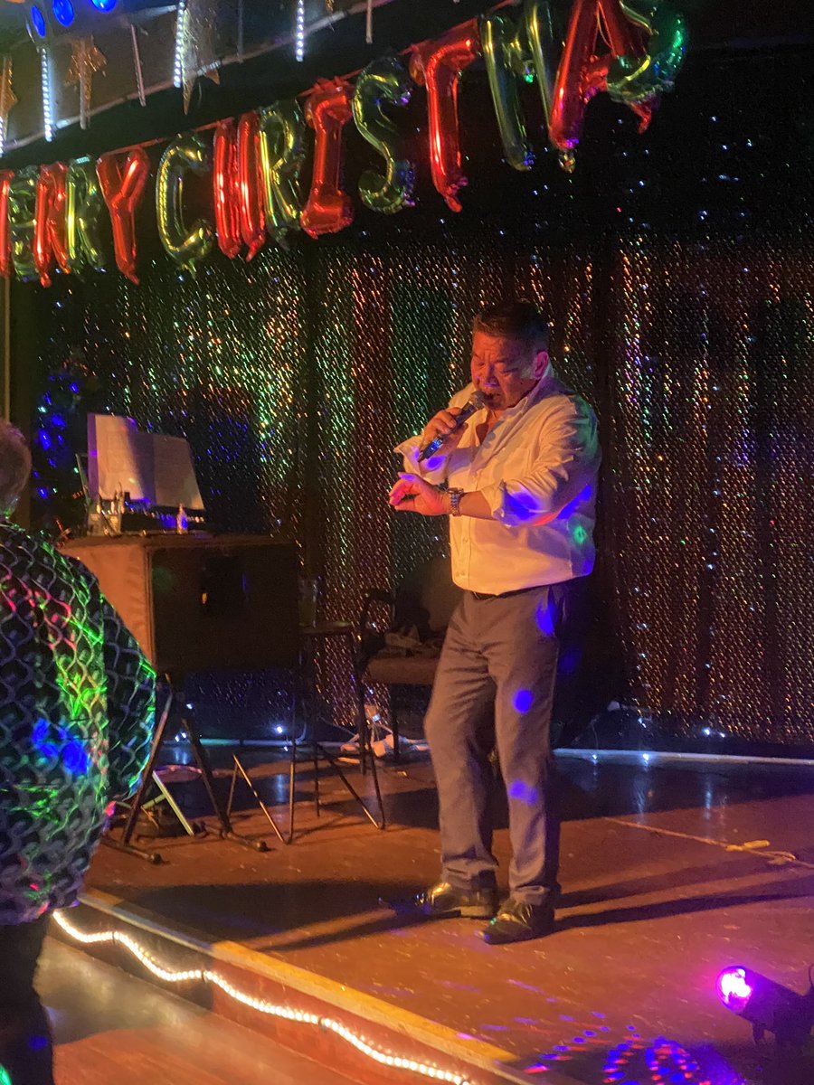 MetalboxClub's tweet photo. New Years Eve going with a bang @MetalboxClub 💃💃🕺🏽🕺🏽. Fantastic night ❤️💙 https://t.co/XFQXeT5Jee