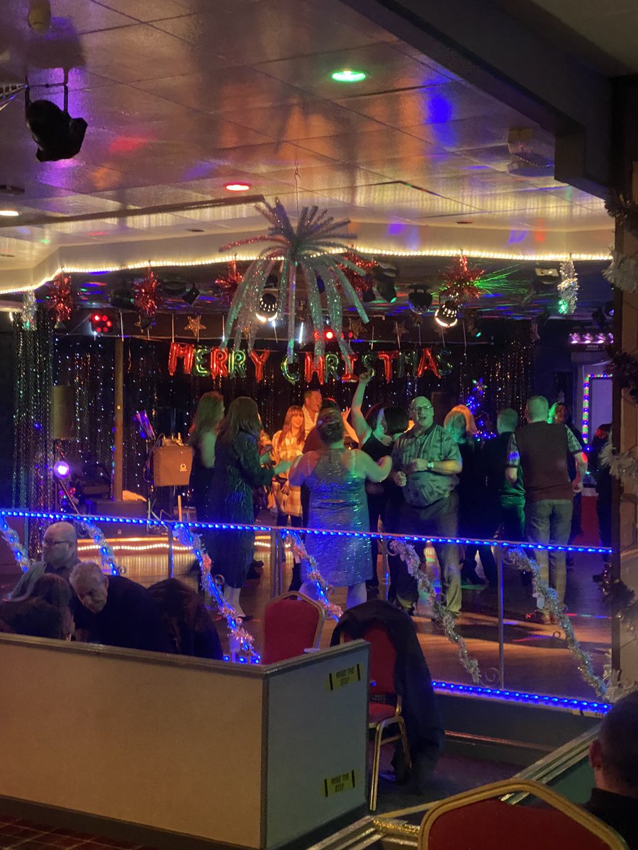 MetalboxClub's tweet photo. New Years Eve going with a bang @MetalboxClub 💃💃🕺🏽🕺🏽. Fantastic night ❤️💙 https://t.co/XFQXeT5Jee