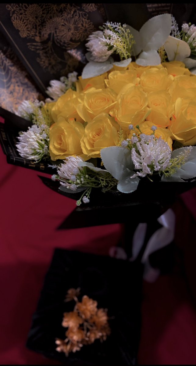 #يارَفيقةَ_الأيام وأُنسها،
يا صديقةً تساوي كُلَّ السُرورِ والفرَح 🤍.