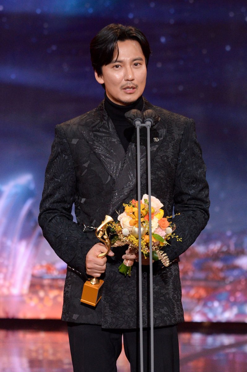 kpfanyo's tweet photo. SBS演技大賞
キムナムギル（悪の心を読む者たち）
最優秀演技賞
イジュンギ(アゲインマイライフ)
キムセジョン(社内お見合い)
アンヒョソプ(社内お見合い)
ホジュノ(なぜオスジェなのか)
ソヒョンジン(なぜオスジェなのか)
キムレウォン(消防署隣の警察署)
ギル様受賞２回目さすがです
#キムナムギル https://t.co/xqrKIWDbMW