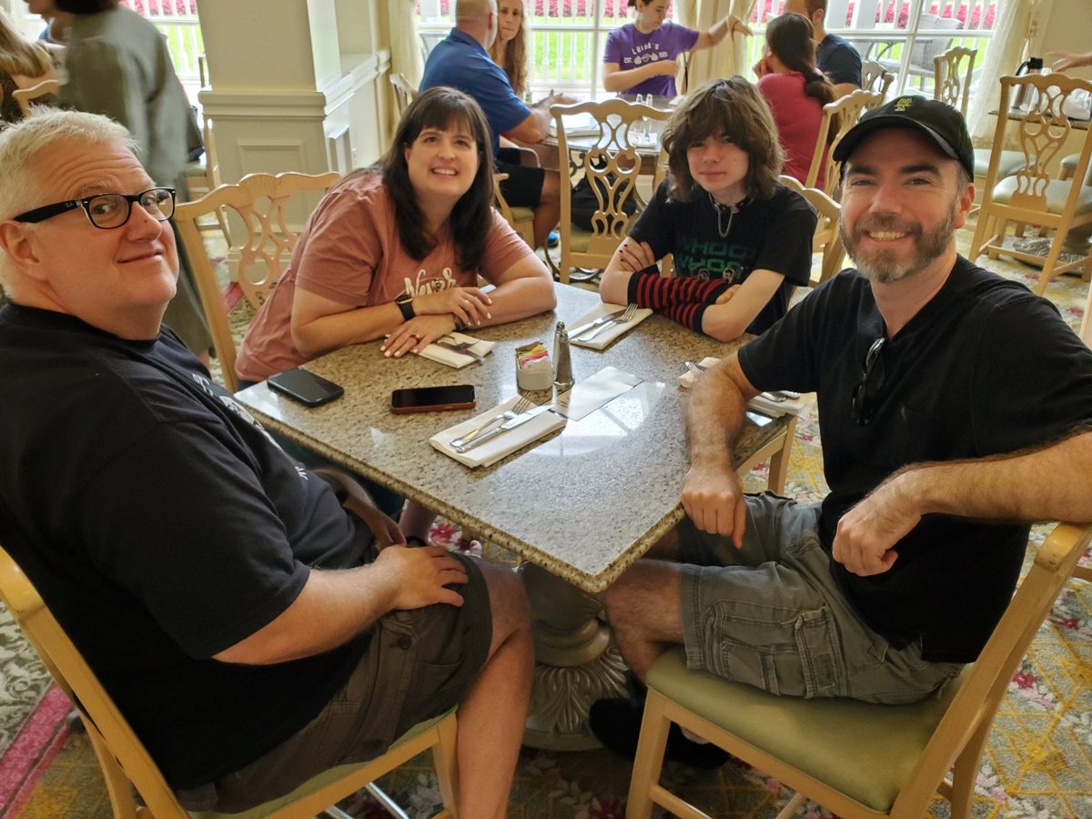 ValPalMickey's tweet image. Had several challenges this year…so focusing on the high points we had thanks to all of our @DillosDiz #CommunityCore friends…I wish I could post all of the memories!