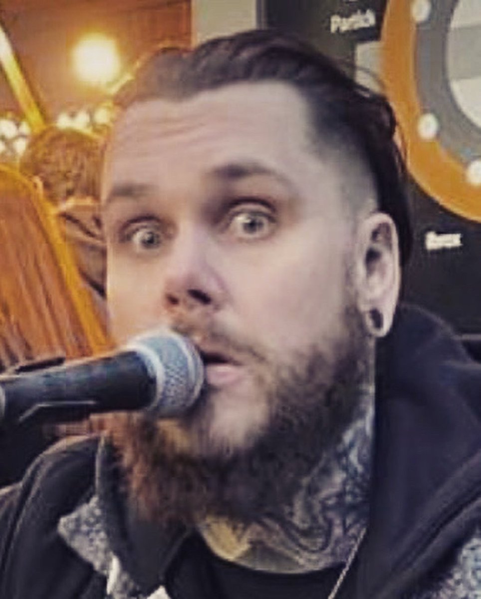 Happy New Year!! Much love 🖤🤘🏻🎉🍻xx