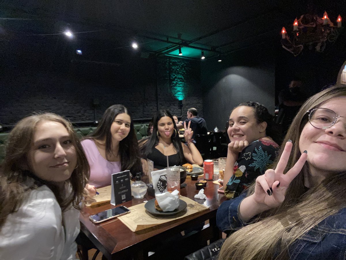 ortegaspov's tweet photo. Esse tweet é uma carta para minha família, Central de Fãs Savannah Clarke. 

Esse ano foi um ano muito agitado para nós, tivemos tantos momentos que é difícil listar aqui. Vocês sabem que eu não sou muito boa em expressar sentimentos, mas eu prometo tentar nessa carta. (+) https://t.co/AdOjxB0phz