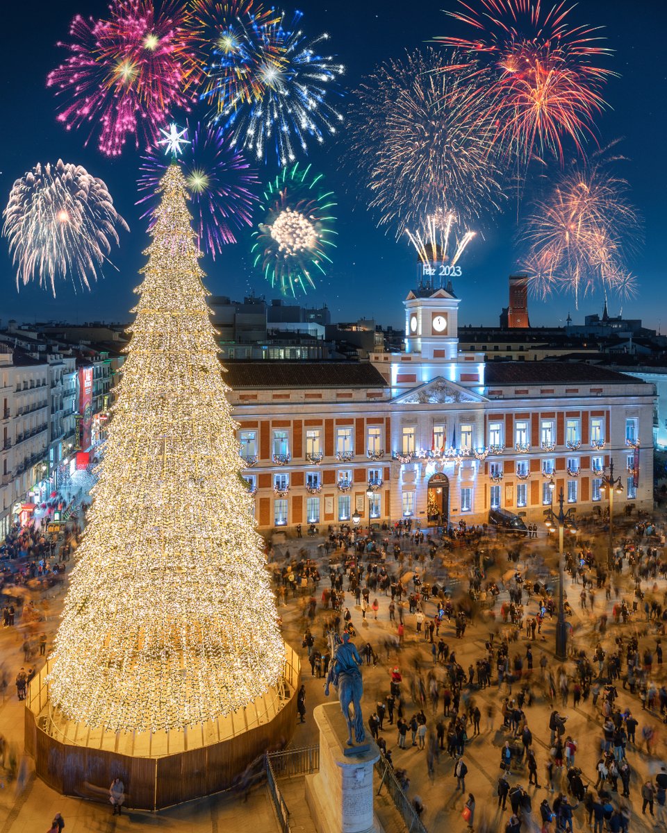 Visita_Madrid's tweet photo. Gracias a todos los que nos habéis acompañado durante este año cargado de magia y buenos momentos. Nos vemos en Madrid este 2023. ¡Feliz Año Nuevo! 😍🎆
 
#VisitMadrid #NewYearsEve https://t.co/jJdKjuGxbk
