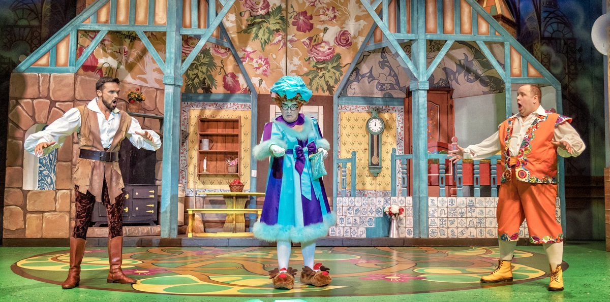 RachelCrowPR's tweet image. So that's #panto done for another year. What a fabulous run and a genuinely lovely cast. @neilhurst @gareth_gates @JackLandNoble  @Chelsea_Hall10 and all the #JATB cast its been a blast and an honour. All the best for 2023 🥂

#blessed #HappyNewYear2023