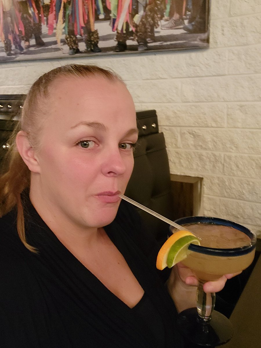 cmssquared's tweet photo. @WickedSarah_ I think I like the margaritas 😂😂😂 https://t.co/pBAUa7hoRX