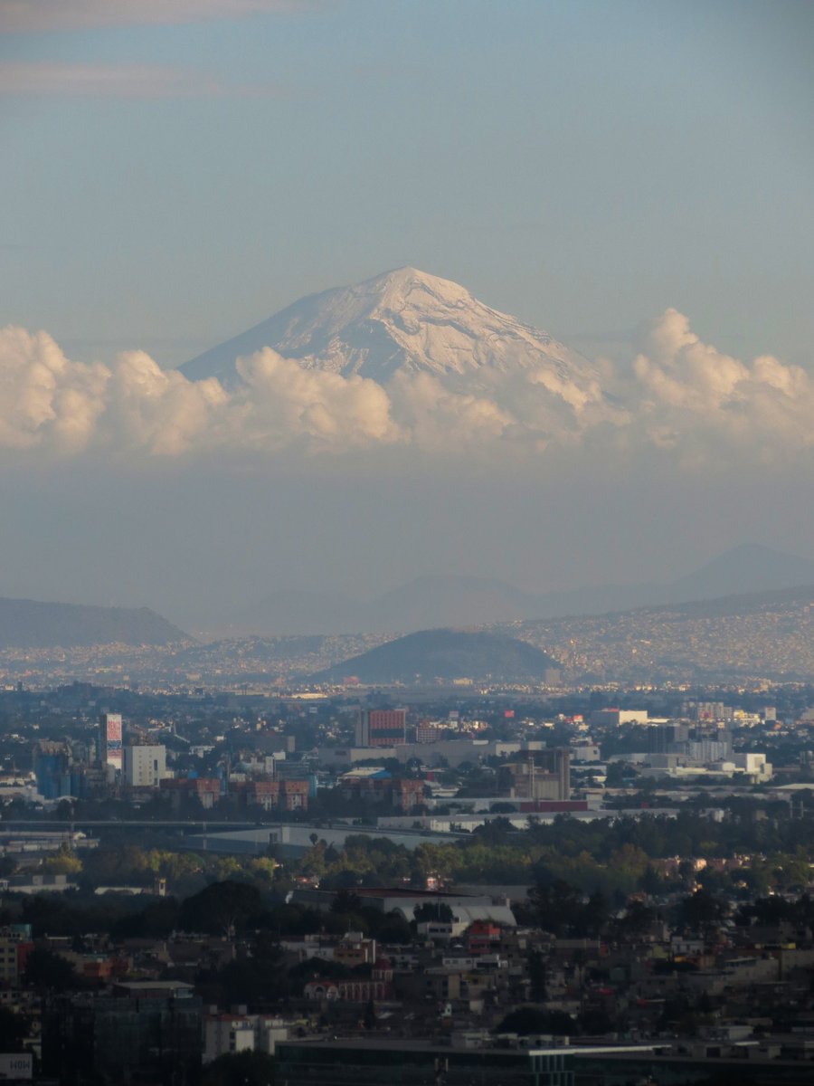 SalimKuri's tweet photo. Así se ve el #Popocatépetl desde la Cd de México, el último día de 2022… 
@webcamsdemexico https://t.co/3Ts4wxUH2G