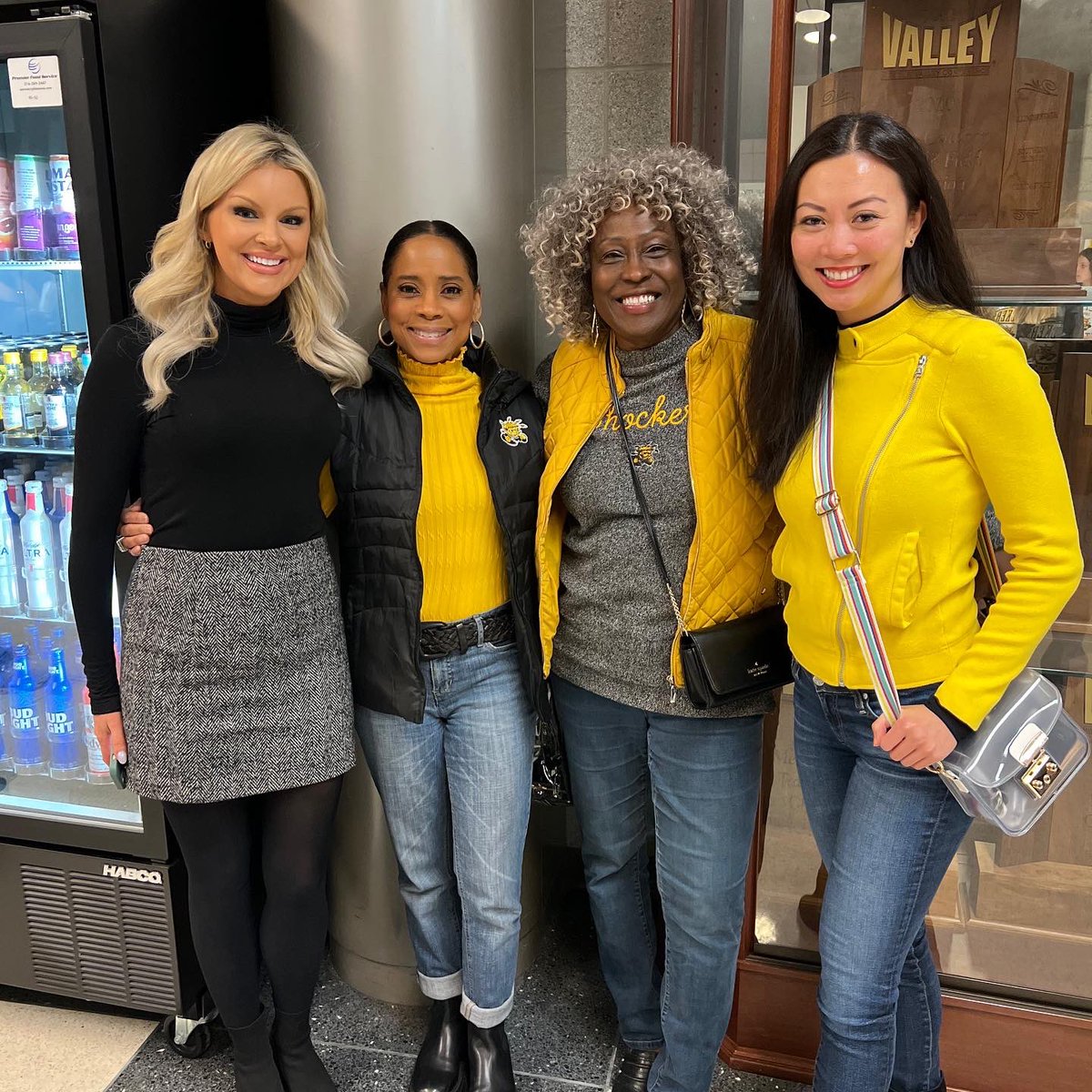 LilyWuKansas's tweet photo. NYE 🏀 with friends at @GoShockers game.
#WhatsUpWichita #iLoveWichita #ProudShocker #WorkWithWu #Team12 #watchus @kwchrachel @KWCHFelicia @msjunetta https://t.co/f2qUruWybf