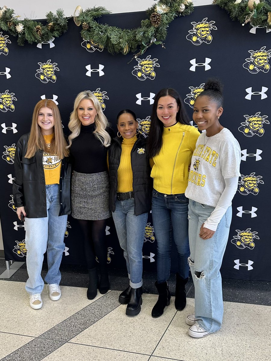LilyWuKansas's tweet photo. NYE 🏀 with friends at @GoShockers game.
#WhatsUpWichita #iLoveWichita #ProudShocker #WorkWithWu #Team12 #watchus @kwchrachel @KWCHFelicia @msjunetta https://t.co/f2qUruWybf