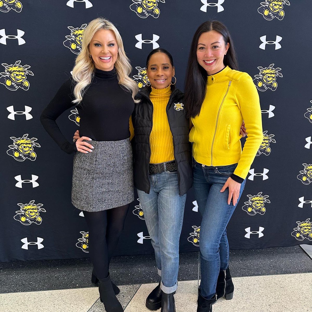 LilyWuKansas's tweet photo. NYE 🏀 with friends at @GoShockers game.
#WhatsUpWichita #iLoveWichita #ProudShocker #WorkWithWu #Team12 #watchus @kwchrachel @KWCHFelicia @msjunetta https://t.co/f2qUruWybf