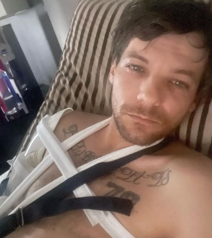 werworldclasss's tweet photo. LOUIS IF YOU ARE LOOKING FOR A DOG I KNOW HOW TO BARK WOOF WOOF WOOF https://t.co/c1RUYJTXyn