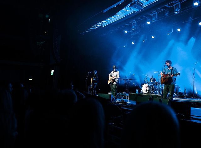 📸| Ryan via instagram feed 

“Nunca conheça os seus heróis… conheça e os apoie 10 anos depois. Adoro uma das nossas bandas favoritas @/thecoronaofficial ter nos recebido em killarney e as pessoas adoráveis no @/gleneagleinecarena por cuidarem de nós. ótimo estar de volta a (+)