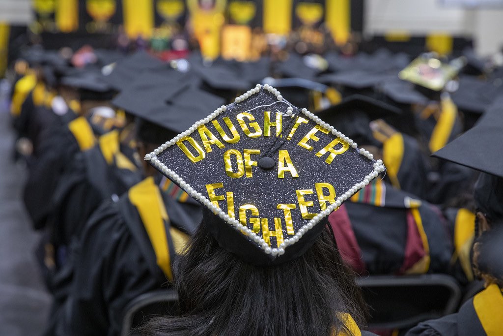 PresBreaux's tweet image. There’s still time to make your gift to support student success and academic excellence @BowieState Let’s finish strong in our #HBCU Bowie Bold 2022 Racing to Excellence journey. There are 6300 reasons to give the gift of education as we reflect on 2022 securelb.imodules.com/s/1266/bp18/in…