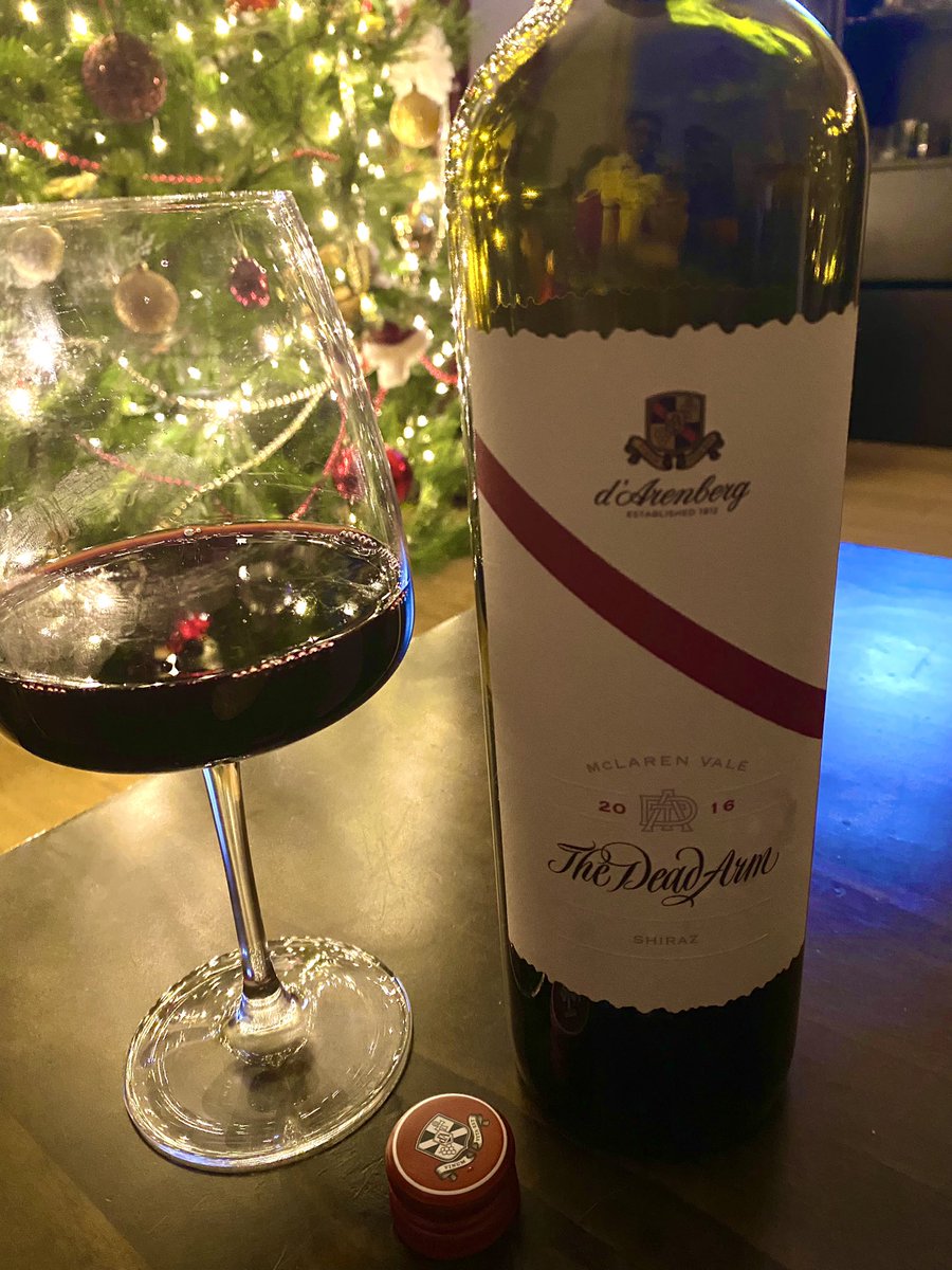 BeardlessDen's tweet photo. End the old year on a high @darenbergwine #DeadArm 🍷 https://t.co/syinJ07dXB