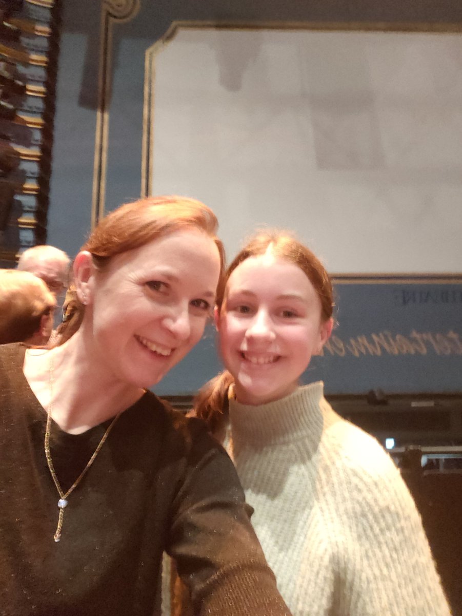 I have just had the absolute honour of watching <a href="/SupaShar/">Sharlene Hector</a> as Effie in Dreamgirls tonight. I rarely tweet but you were such an inspiration to my 12 year old daughter Rose I just had to thank you. What a way to end 2022!