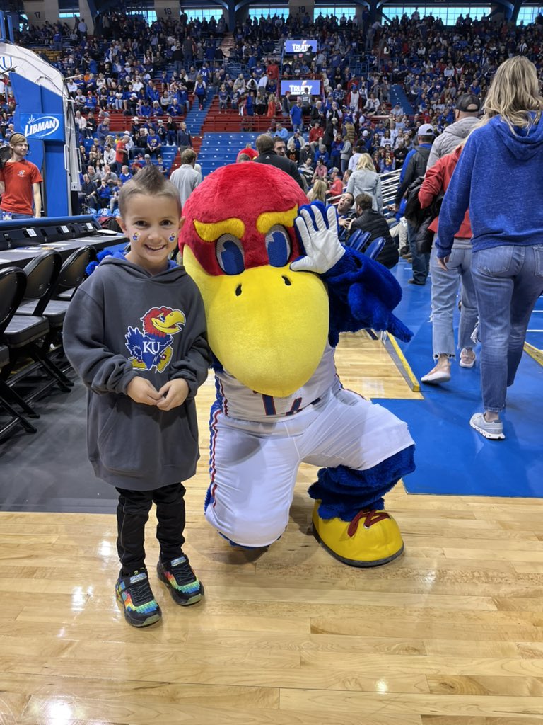 Grey Huston tweet media