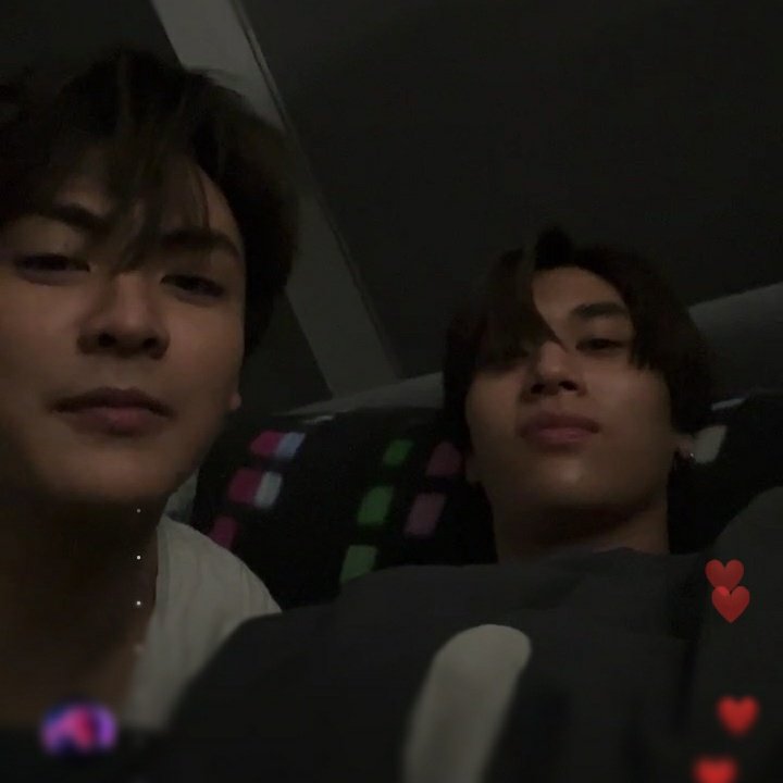 DoongJunk's tweet photo. Alright, happy new year and good night. Now what?🤔

#จุงดัง #joongdunk https://t.co/DIIXwRSpdA