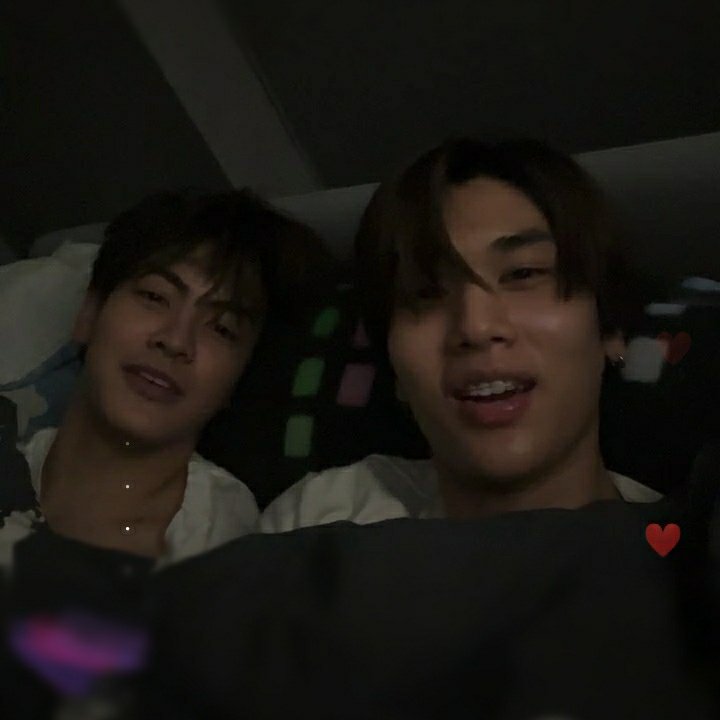 DoongJunk's tweet photo. Alright, happy new year and good night. Now what?🤔

#จุงดัง #joongdunk https://t.co/DIIXwRSpdA