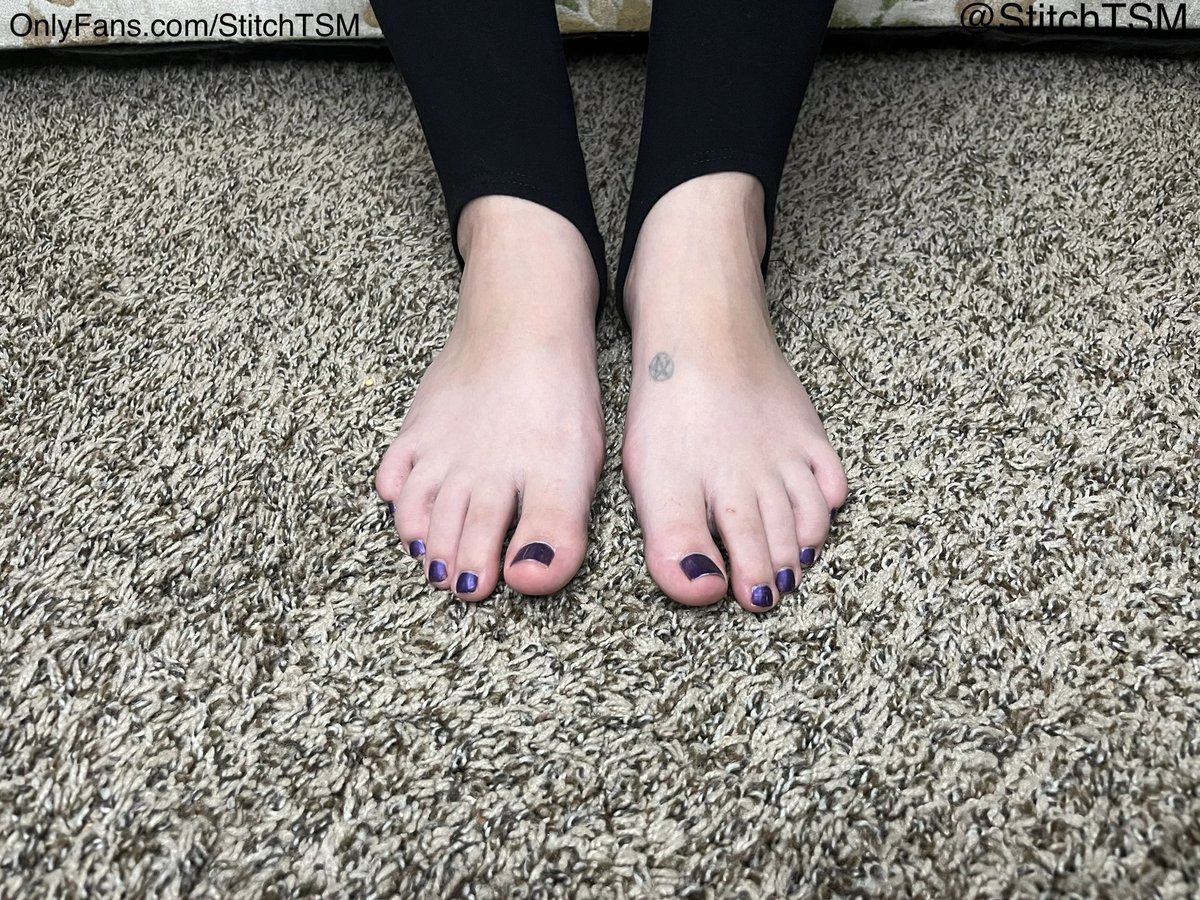 StitchTSM's tweet photo. My newest sets are up on OnlyFans. Who else thinks my feet look hot in stirrups? https://t.co/exCGLfe0jV
