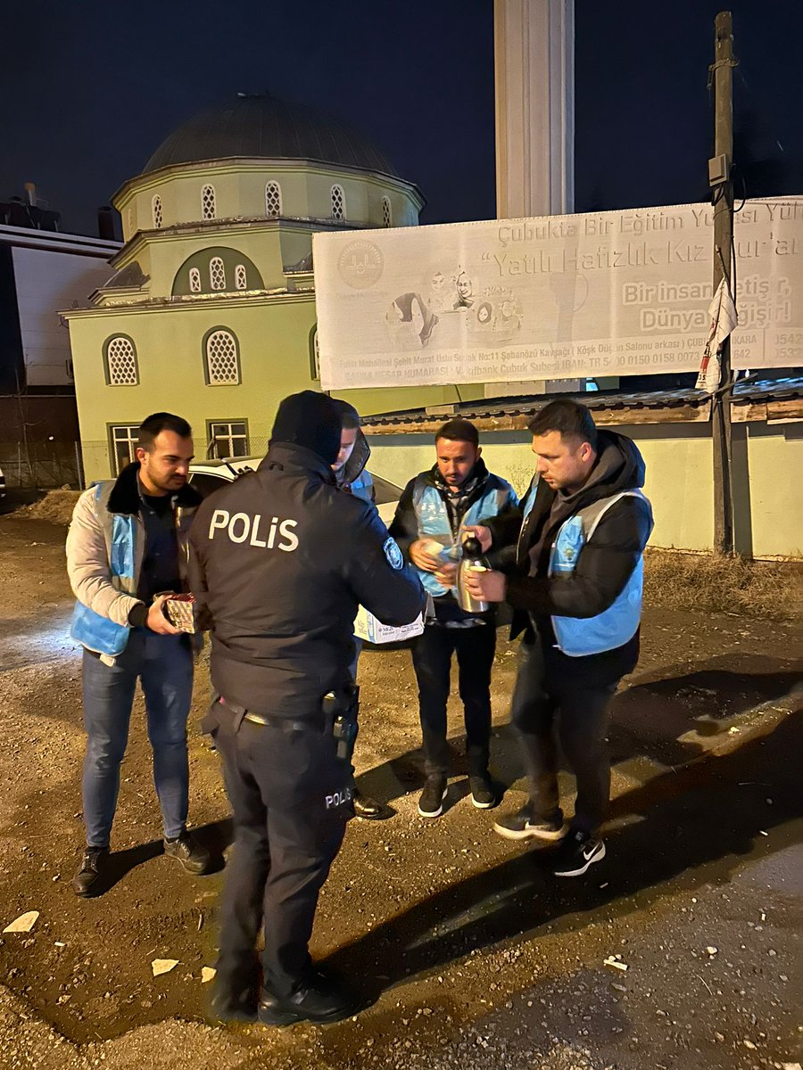 Ak Gençlik Çubuk (@akgenclikcubuk) on Twitter photo Her daim milletimizin güvenligi ve huzuru için hazır olan güvenlik güçlerimizi ilçemizde bununan polis noktalarinda  ziyaret edip çay ve simit ikramında bulunduk.
#polisnoktasıziyaret Her daim milletimizin güvenligi ve huzuru için hazır olan güvenlik güçlerimizi ilçemizde bununan polis noktalarinda  ziyaret edip çay ve simit ikramında bulunduk.
#polisnoktasıziyaret