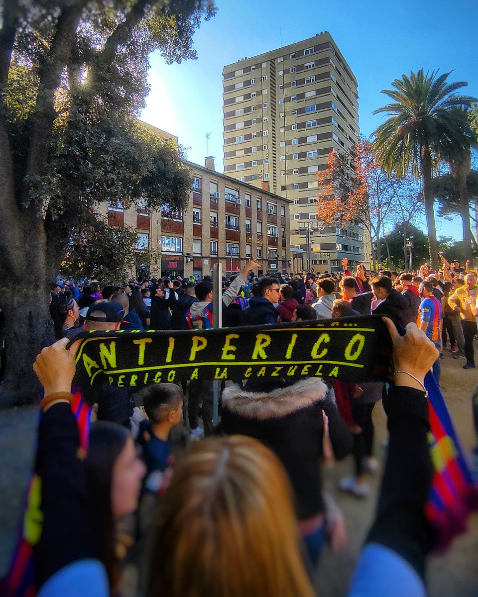 JSendarrubias's tweet photo. Dia que ens deixa un sabor amarg amb un derbi que no podia escapar-se, però que una vegada més Mateu Lahoz s'ha encarregat d'embolicar amb un aribtratge nefast.
Visca el Barça sempre!!!!! 🔵♥️💪🏻
#BarçaEspanyol
#Barça
#ForçaBarça
#FemBarçaFemPenya
#FCBarcelona
#Antiperico https://t.co/XaiCi02h1H