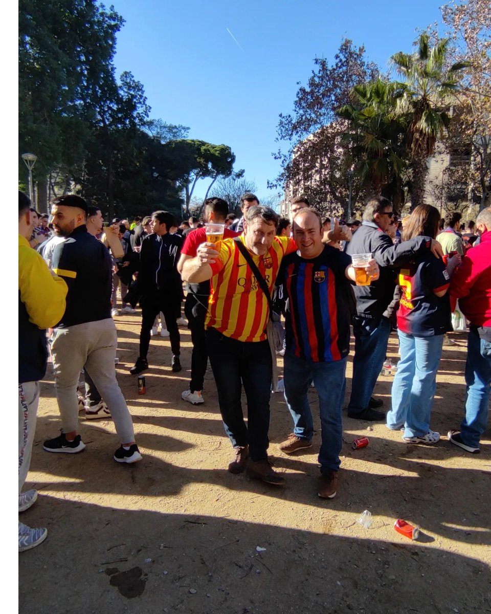 JSendarrubias's tweet photo. Dia que ens deixa un sabor amarg amb un derbi que no podia escapar-se, però que una vegada més Mateu Lahoz s'ha encarregat d'embolicar amb un aribtratge nefast.
Visca el Barça sempre!!!!! 🔵♥️💪🏻
#BarçaEspanyol
#Barça
#ForçaBarça
#FemBarçaFemPenya
#FCBarcelona
#Antiperico https://t.co/XaiCi02h1H