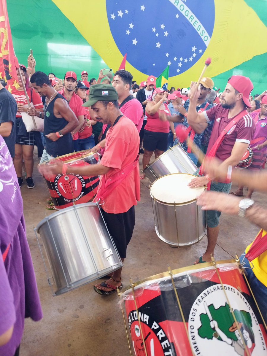 thiagoreira's tweet photo. 🇧🇷 O SAMBA É O TEMPERO DA NOSSA LUTA!!!

#Posse #PSOLComLula #PrimaveraSocialista #PSOL #Lula https://t.co/xxIS0mzgih